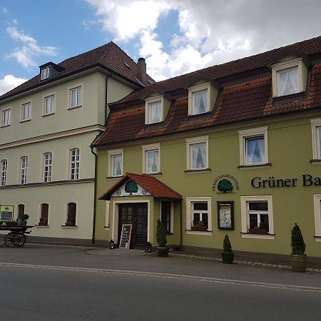 Traditionsgasthof Gruener Baum Bad Staffelstein Bagian luar foto
