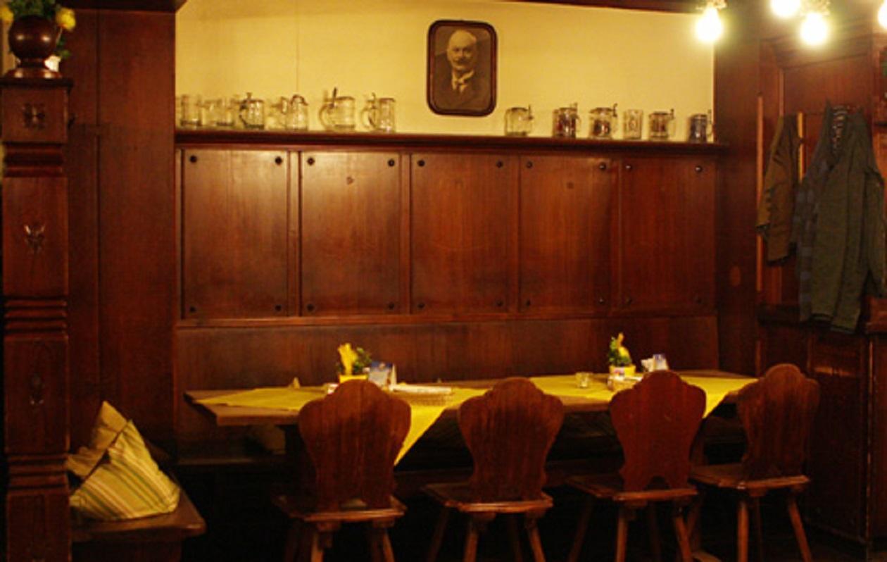 Traditionsgasthof Gruener Baum Bad Staffelstein Bagian luar foto